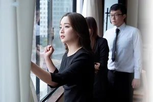 Chồng yêu mất 3 năm, mẹ kế trẻ tìm đến con chồng giải tỏa thiếu thốn
