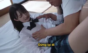 Bố dượng không còn kiềm được trước con chim nhỏ trong bộ đồng phục bị ướt mưa
