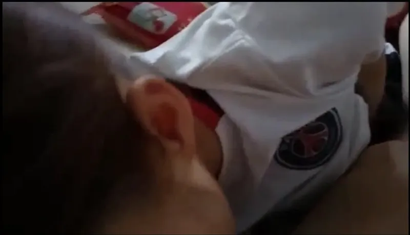 Bạn gái đam mê đá bóng