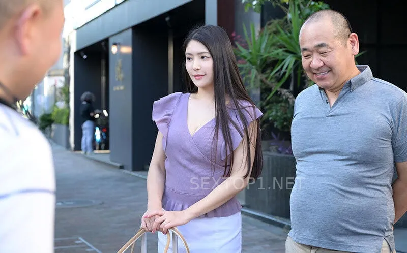 Thấy bà xã của nhân viên đẹp quá, quản lý lại có sở thích xxx bà xã người khác nên đã…